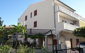 Apartment Mira